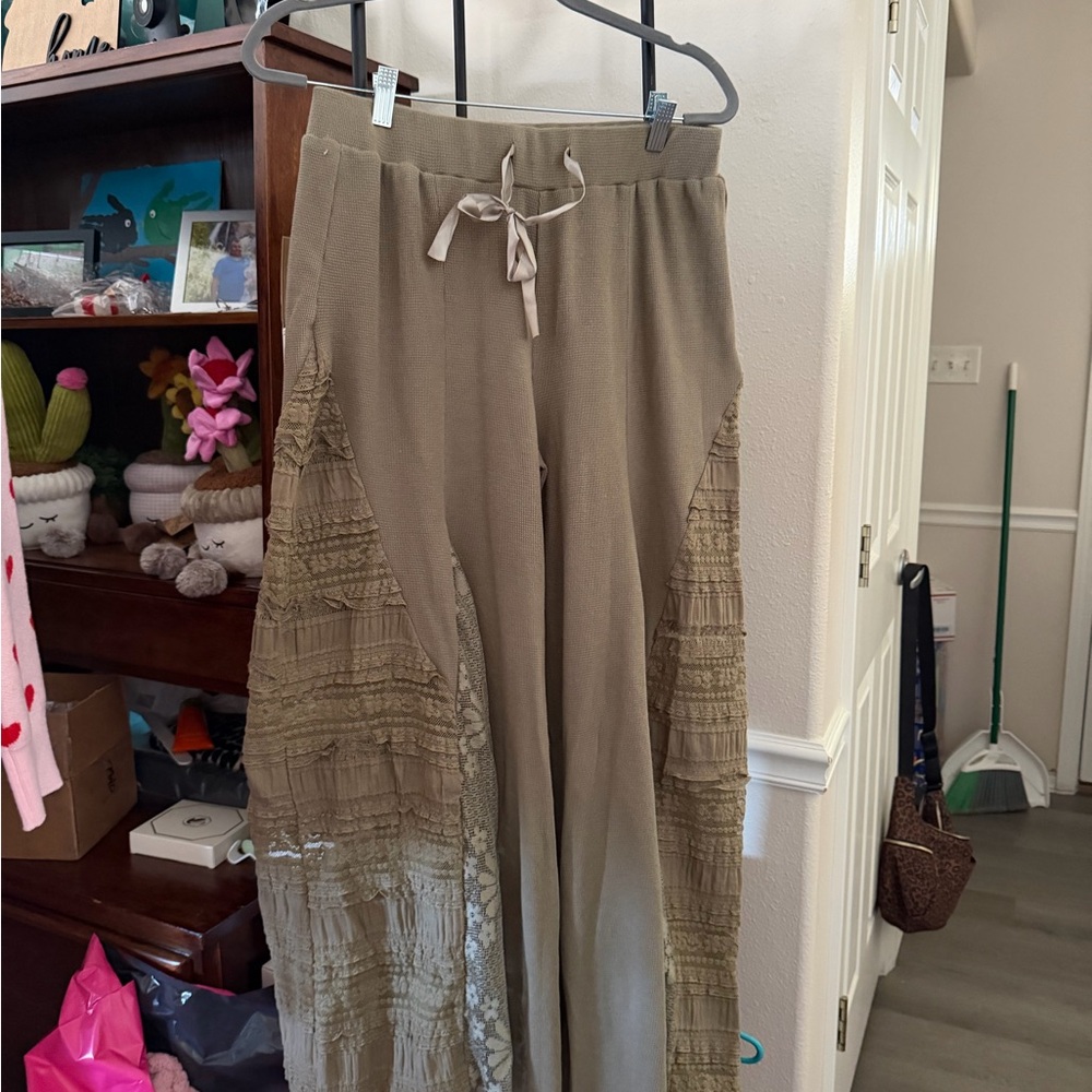 Elegant Green Lace Panel Pants